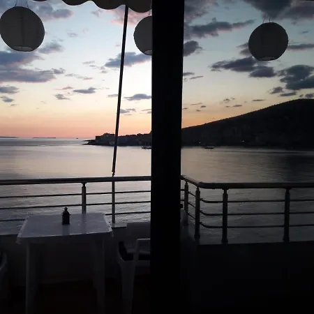 Seaside View Apartment