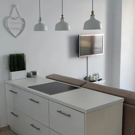 Seaside View Apartment *